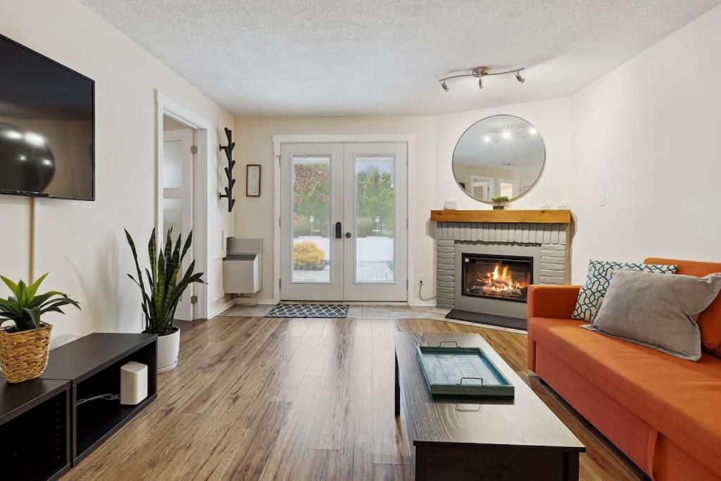 Whispering Pines Escape Apartment คอลลิงวูด ภายนอก รูปภาพ