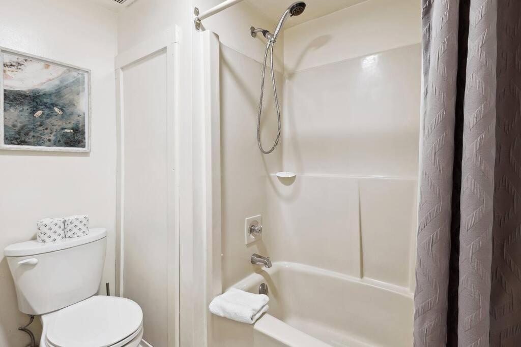 Whispering Pines Escape Apartment คอลลิงวูด ภายนอก รูปภาพ