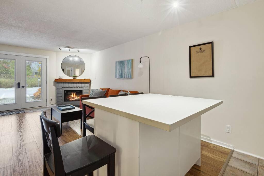 Whispering Pines Escape Apartment คอลลิงวูด ภายนอก รูปภาพ